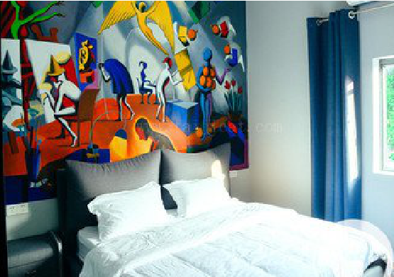  石狮对于酒店的墙体彩绘而言更注重哪些方面？